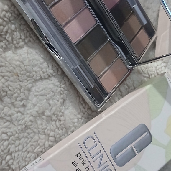 Clinique All About Shadow Palette - Pink Honey Affair - Picture 3 of 3